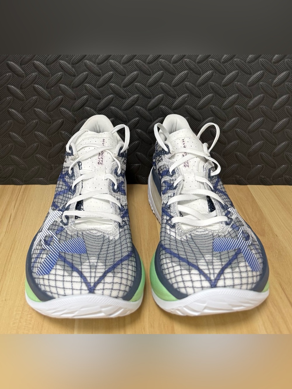 Under Armour Velociti Elite White Blue Running Shoes 3027205-101 Mens Size 9.5 - Picture 2 of 5